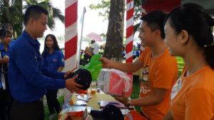 Đổi rác lấy quà-hoạt động đang được nhân rộng ở Huế