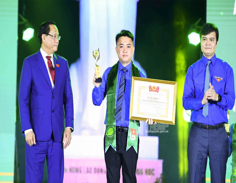 Thạch Thọ Công nhận Giải thưởng Lương Định Của
