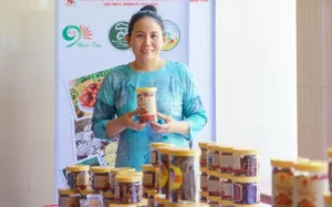 Chị Trần Thị Thu Hồng khởi nghiệp với trái chôm chôm