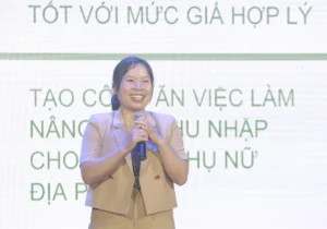 Chị Xuân tía tô chia sẻ kinh nghiệm khởi nghiệp với các sinh viên