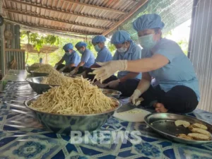 Cơ sở Trà mãng cầu xiêm Hai Đậu (Giồng Riềng, Kiên Giang) tạo việc làm thường xuyên cho 7-10 lao động ở địa phương