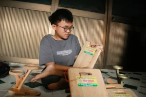 Năm 2024, đánh dấu bước ngoặt khi Khang lần đầu tiên khởi nghiệp từ làm thớt gỗ cao su