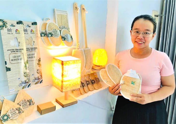 Những sản phẩm từ xơ mướp thân thiện môi trường của chị Ngọc Thư được thị trường đón nhận và đã xuất ngoại