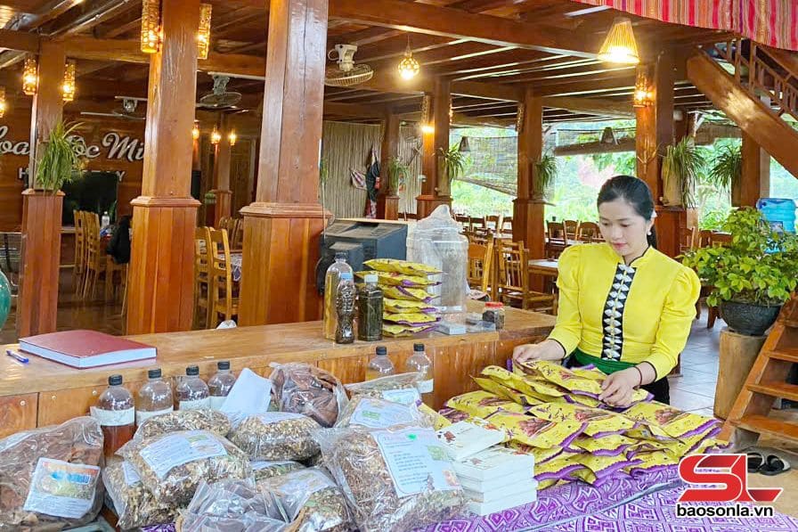 Chị Lường Thị Hồng Tươi với mô hình kinh doanh du lịch cộng đồng
