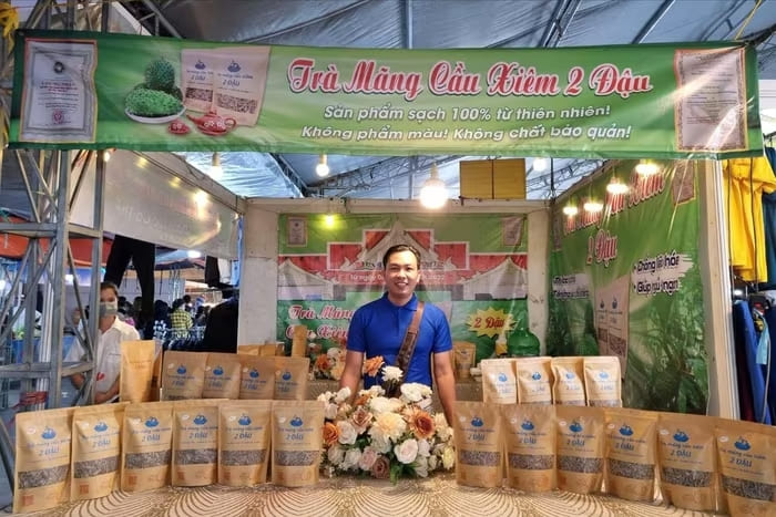 Mỗi tháng, cơ sở của anh Đậu cung cấp ra thị trường khoảng 100 kg trà mãng cầu, mang về thu nhập 30-35 triệu đồng sau khi trừ chi phí