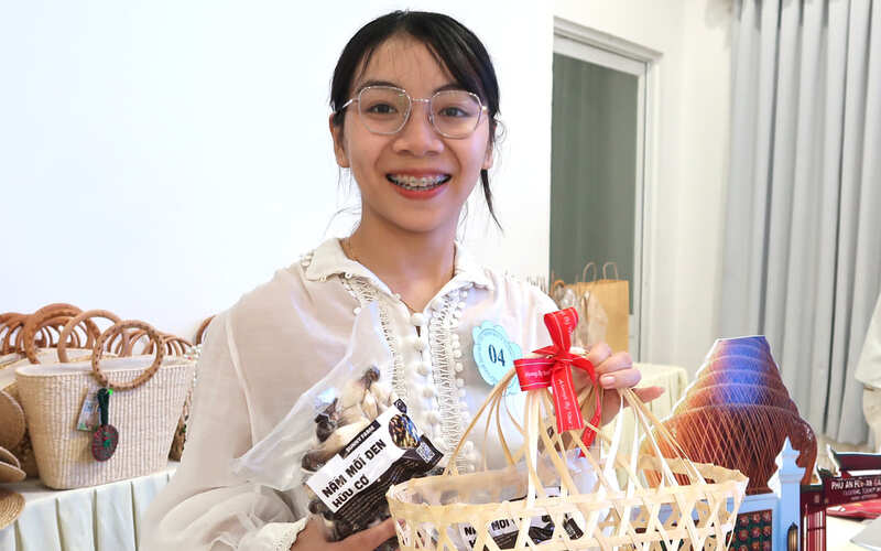 Nguyễn Thị Thảo Như khởi nghiệp với mô hình “trồng nấm mối đen hữu cơ ứng dụng công nghệ IoT”