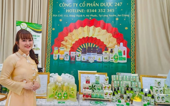 Sản phẩm tinh dầu của Công ty Cổ phần Dược 247 được trưng bày tại một sự kiện
